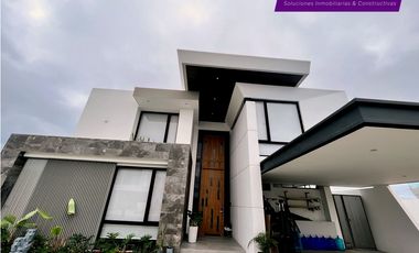 Casa de lujo con piscina en Urb. Marina Blue, Manta