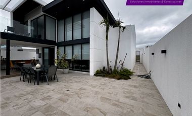 Casa de lujo con piscina en Urb. Marina Blue, Manta