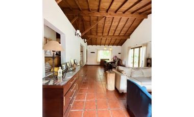 VENTA CASA DE 4 AMB. C/ GARAGE, TERRAZA Y PARQUE. BOSQUE PERALTA RAMOS