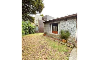 VENTA CASA DE 4 AMB. C/ GARAGE, TERRAZA Y PARQUE. BOSQUE PERALTA RAMOS