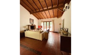 VENTA CASA DE 4 AMB. C/ GARAGE, TERRAZA Y PARQUE. BOSQUE PERALTA RAMOS