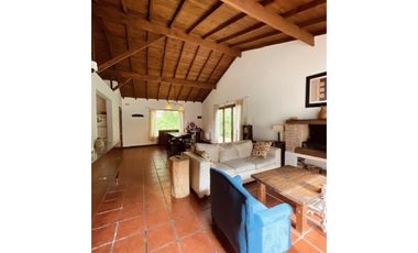 VENTA CASA DE 4 AMB. C/ GARAGE, TERRAZA Y PARQUE. BOSQUE PERALTA RAMOS