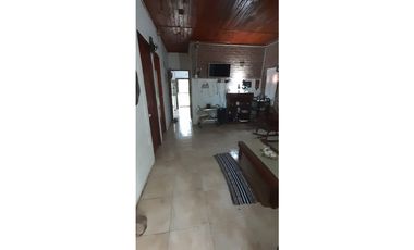 Casa 3 dormitorios con pileta en Colonia Benitez