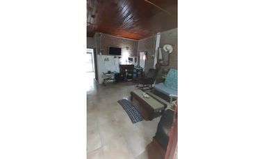 Casa 3 dormitorios con pileta en Colonia Benitez