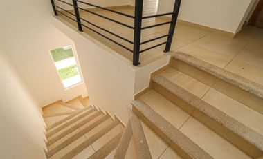 *ESTRENA CASA EQUIPADA EN COND. ACAPANTZINGO CON ALBERCA Y SEGURIDAD, A 5 MIN. DE LA DESV DE LA  AUT.  (CENTRO DE CUERNAVACA)*