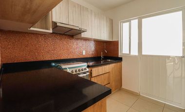 *ESTRENA CASA EQUIPADA EN COND. ACAPANTZINGO CON ALBERCA Y SEGURIDAD, A 5 MIN. DE LA DESV DE LA  AUT.  (CENTRO DE CUERNAVACA)*