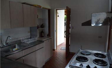 Alquiler casa campestre 4 habitaciones en Rionegro unidad cerrada