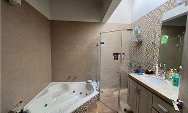 Casa en unidad cerrada en el tablazo