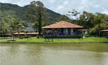 Finca Hotel con 11 cabañas via La Ceja La Union