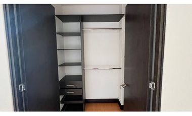 Casa con 450 m²  de tres niveles en unidad cerrada en el Tablazo
