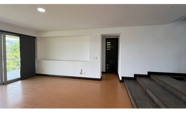 Casa con 450 m²  de tres niveles en unidad cerrada en el Tablazo