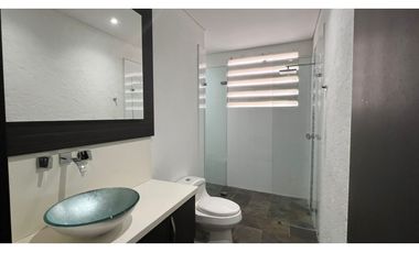 Casa con 450 m²  de tres niveles en unidad cerrada en el Tablazo