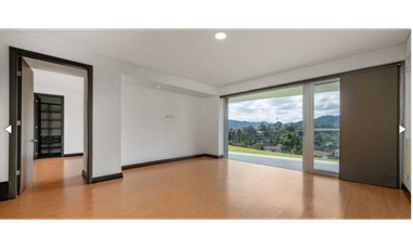 Casa con 450 m²  de tres niveles en unidad cerrada en el Tablazo
