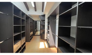 Casa con 450 m²  de tres niveles en unidad cerrada en el Tablazo