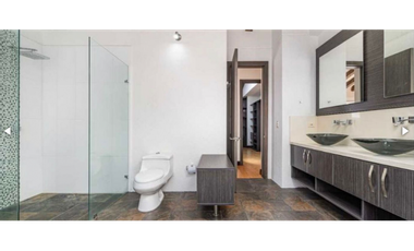 Casa con 450 m²  de tres niveles en unidad cerrada en el Tablazo