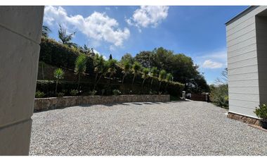 Casa con 450 m²  de tres niveles en unidad cerrada en el Tablazo
