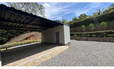 Casa con 450 m²  de tres niveles en unidad cerrada en el Tablazo
