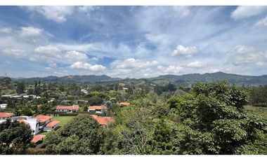 Casa con 450 m²  de tres niveles en unidad cerrada en el Tablazo