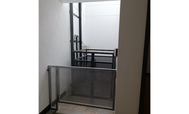 Casa con 450 m²  de tres niveles en unidad cerrada en el Tablazo
