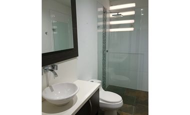 Casa con 450 m²  de tres niveles en unidad cerrada en el Tablazo
