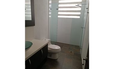 Casa con 450 m²  de tres niveles en unidad cerrada en el Tablazo