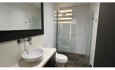 Casa con 450 m²  de tres niveles en unidad cerrada en el Tablazo
