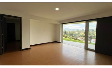 Casa con 450 m²  de tres niveles en unidad cerrada en el Tablazo