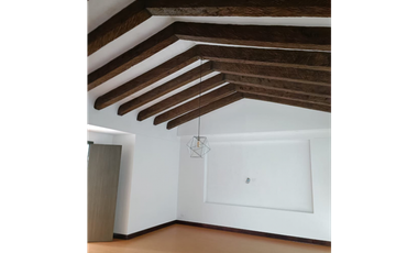 Casa con 450 m²  de tres niveles en unidad cerrada en el Tablazo