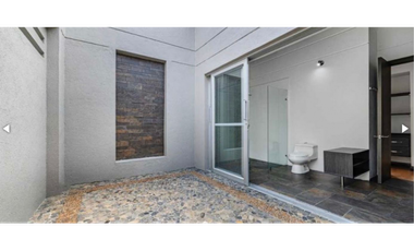 Casa con 450 m²  de tres niveles en unidad cerrada en el Tablazo