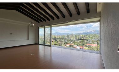 Casa con 450 m²  de tres niveles en unidad cerrada en el Tablazo