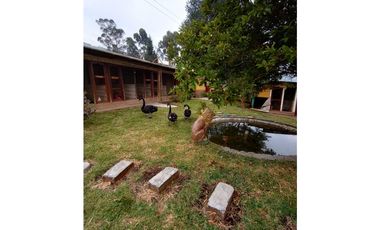 Venta casa campestre con 5 pesebreras y piscina en Guarne