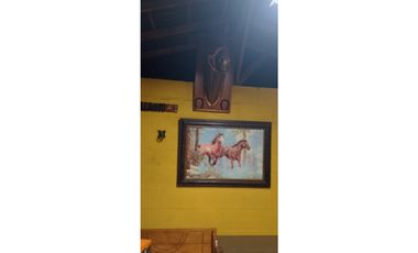 Venta casa campestre con 5 pesebreras y piscina en Guarne