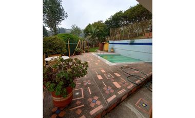 Venta casa campestre con 5 pesebreras y piscina en Guarne