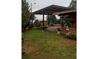 Venta casa campestre con 5 pesebreras y piscina en Guarne