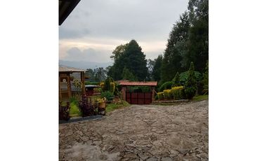 Venta casa campestre con 5 pesebreras y piscina en Guarne