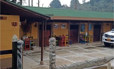 Venta casa campestre con 5 pesebreras y piscina en Guarne