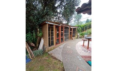 Venta casa campestre con 5 pesebreras y piscina en Guarne