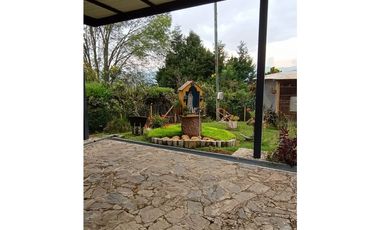 Venta casa campestre con 5 pesebreras y piscina en Guarne