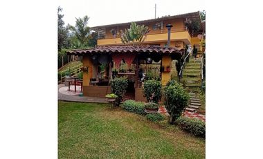 Venta casa campestre con 5 pesebreras y piscina en Guarne