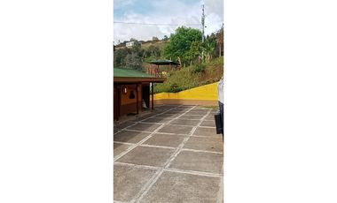 Venta casa campestre con 5 pesebreras y piscina en Guarne