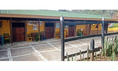 Venta casa campestre con 5 pesebreras y piscina en Guarne