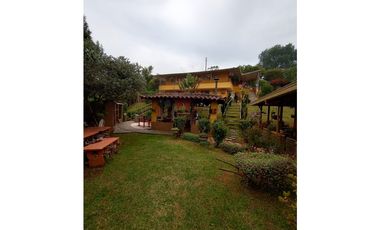 Venta casa campestre con 5 pesebreras y piscina en Guarne