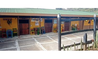 Venta casa campestre con 5 pesebreras y piscina en Guarne