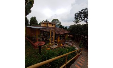 Venta casa campestre con 5 pesebreras y piscina en Guarne