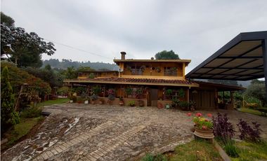 Venta casa campestre con 5 pesebreras y piscina en Guarne