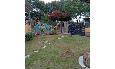 Venta casa campestre con 5 pesebreras y piscina en Guarne