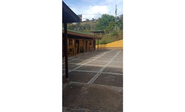 Venta casa campestre con 5 pesebreras y piscina en Guarne