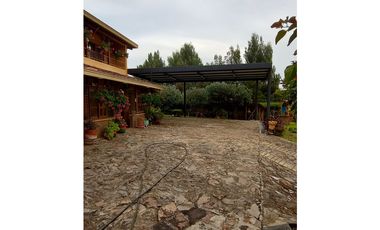 Venta casa campestre con 5 pesebreras y piscina en Guarne