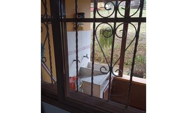 Venta casa campestre con 5 pesebreras y piscina en Guarne