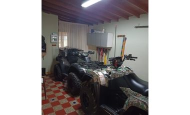 Venta casa campestre con 5 pesebreras y piscina en Guarne